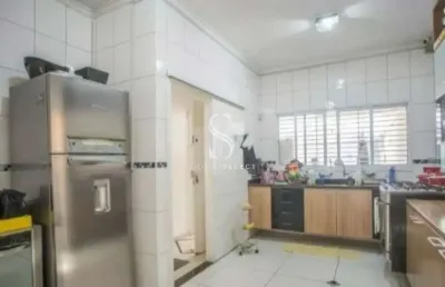 Casa assobradada residencial de 190m²  possuindo 4 dormitórios (4 suítes) e 4 vagas á venda na saúde