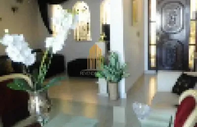 Sobrado triplex de 250m² com 2 dormitórios, 3 banheiros e 2 vagas a venda no jabaquara