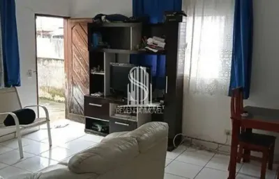 Sobrado de 235m² possui 3 dormitórios sendo 2 suítes, 1 sala e 10 vagas à venda na região do morumbi