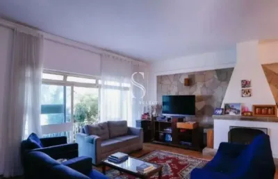 Casa residencial de 350m²  com três dormitórios (uma suíte) e quatro vagas á venda na região da lapa