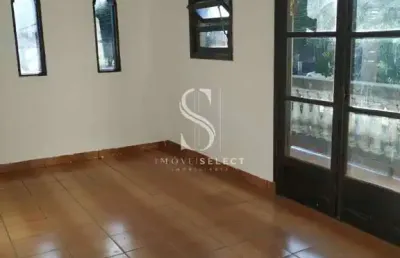 Casa assobradada com 130m² com dois dormitorios, dois banheiros e tres vagas de garagem no ipiranga.