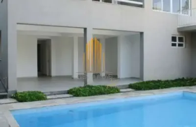 Real parque no morumbi, casa com 951m² de terreno, 651m² de área construída, 3 suítes, piscina, e 10