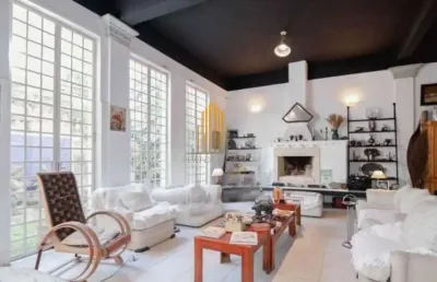 Linda casa de 335m² com 3 suítes, 6 banheiros, varanda e 2 vagas localizada em vila butantã.