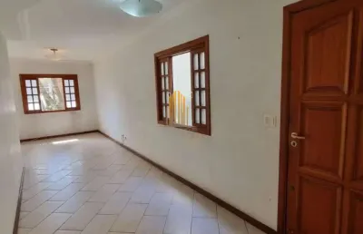 Lar sao paulo, casa residencial de 136m² com 2 dormitorios, 2 suites e 3 vagas de garagem.