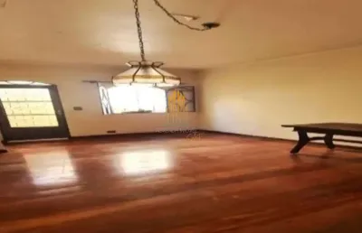 Vila romana, casa térrea de 227m² com 3 dormitórios, edícula, 1 vaga.
