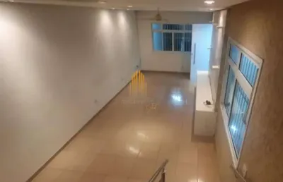 Sacomã, sobrado residencial de 180m² com 3 dormitórios, 1 suíte, 4 vagas.