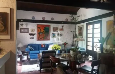 Santo amaro - casa assobradada com 220m² 3 dormitórios, 1 suíte, 4 banheiros e 2 vagas de garagem.