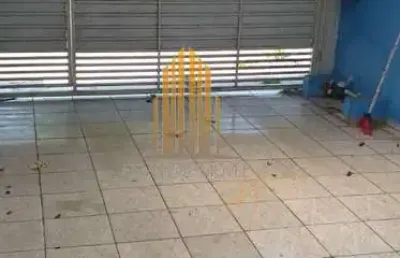 Santo amaro - casa assobradada de 80m² com dois dormitórios e uma vaga de garagem.