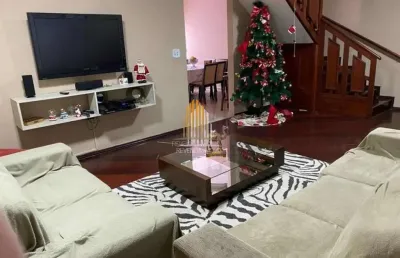 Jabaquara - casa de 202m², possui 4 dormitórios, 1 suíte, 2 salas e 3 vagas.