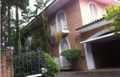Alto de pinheiros - casa de 400m² com 4 dormitorios, 2 suites, 6 banheiros, e 5 vagas.