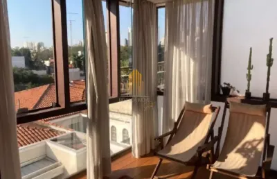 Aclimação - casa assobradada de 200m² com 3 quartos, 1 suite e 3 vagas.