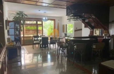 Alto da lapa - casa em de 400m² com 4 quartos, 2 suites, piscina e 4 vagas.