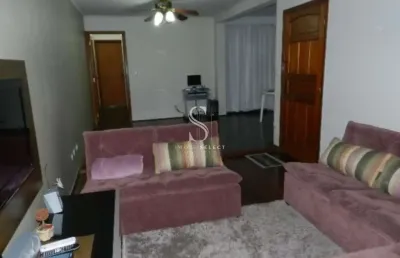 Butantã - casa assobradada de 240m² com 4 quartos, 3 banheiros, quintal e 2 vagas.