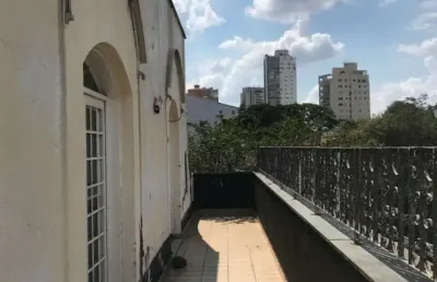 Lapa, sobrado de 558m² com 3 suítes, 3 banheiros, 6 vagas.