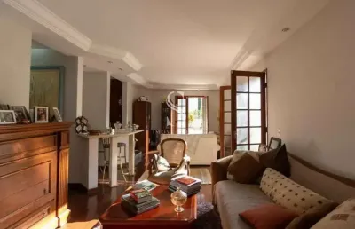 Morumbi - casa de 308m² com 5 suítes, 2 salas e 4 vagas.