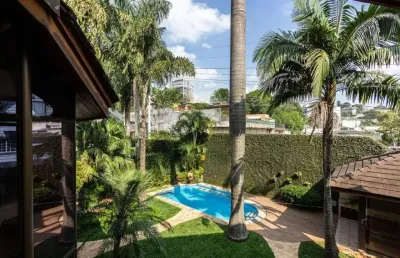 Cidade jardim - casa de 800m² com 4 suítes, 6 vagas e piscina.