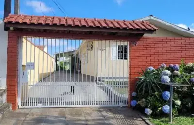 Terreno 500 m2, com 2 casas com 03 qtos cada, total 280m2 construidos, prox terminal bairro alto