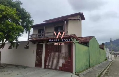 Sobrado com edícula, a 700m da praia, 4 dormitórios à venda, 269m² por r$ 1.600.000 - indaiá- caraguatatuba/sp