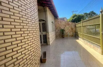 Casa à venda na Cidade Jardim, Ubá 