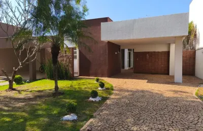 Casa térrea no condomínio golden hill com 3 quartos sendo uma suíte