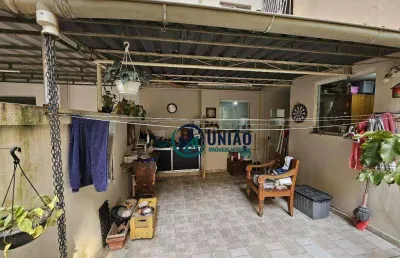 Ótimo apartamento com área externa, 2 dormitórios, uma vaga !