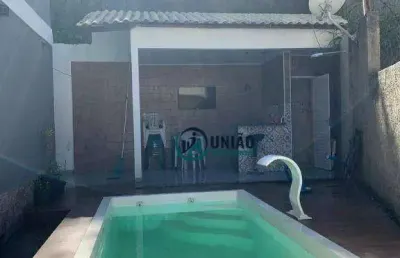 Excelente casa duplex, em condomínio fechado, com 4 dormitórios, sendo uma suíte, lazer completo!!