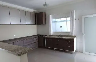 Incrivel! casa térrea em cond. fechado/ modulados, 3 dorm e suíte! só 830 mil