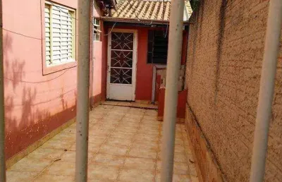 Chácara com ótima localização no vale da lua/ 4 dorm./ suítes/ cozinha americana