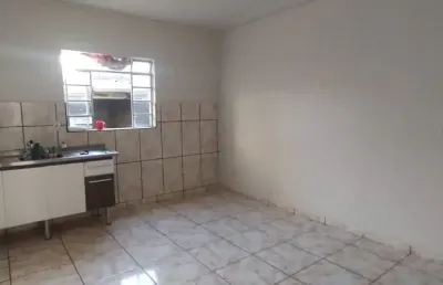 Casa térrea 1 dorm./ cozinha/ sala/ 3 vagas/ quintal/ edícula
