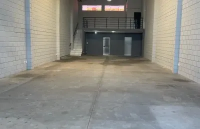 Galpão comercial com 310 m²/ sistema trifásico/ mezanino/ 3 wc´s/ jardim tulipas