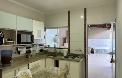 Casa em condomínio com 118 m²/ 2 dorm./ planejados/ área gourmet/ vila amato