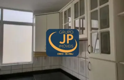 Apto 60 m²/ 2 dorm./ cozinha com armários/ à 2 min. da prefeitura/ só r$ 255 mil