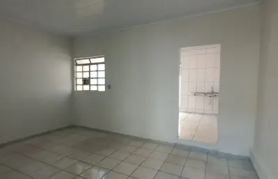 Casa à venda no centro de sorocaba/ 3 dorm./ quintal/ 1 wc/ só r$ 268 mil