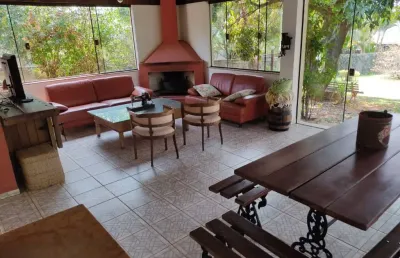 Chácara com 2.500 m²/ 3 dorm./ varanda/ piscina/ ac. rod. raposo tavares