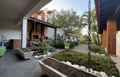 Casa à venda em peruíbe/ 7 dorm./ suítes/ área gourmet/ salão/ só 790 mil