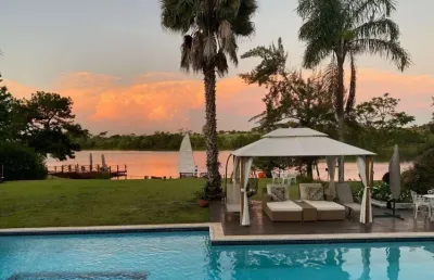 Casa em cond./ 4.000 m²/ 5 suítes/ piscina/ fundo para lago/ araçoiaba da serra