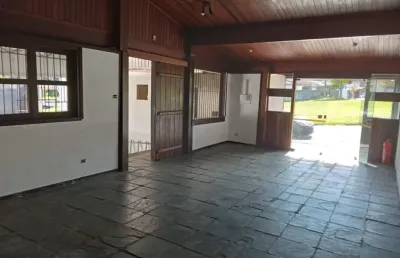 Salão com 180 m² de área construída/ pátio amplo até 12 vagas/ jd. vera cruz