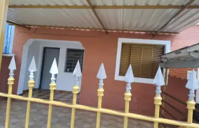 Casa térrea 3 dorm./ 2 vagas/ quintal/ arvore grande/ aluguel r$ 2.000,00