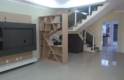 Casa 150 m²/ 3 dorm./ suíte/ armários/ espaço gourmet/ 4 vagas/ zona leste