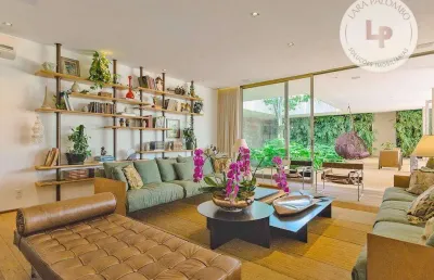 Deslumbrante residencia contemporanea, pé no golfe à venda na fazenda da grama itupeva