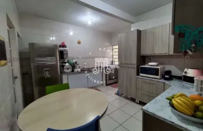 Casa à venda com 4 dormitórios no bairro eloy chaves em jundiaí-sp.