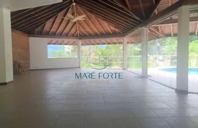 Linda casa com deslumbrante vista em condominio de alto padrão!