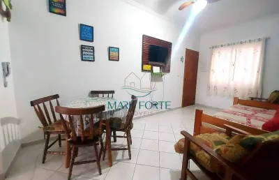 Apartamento mobiliado, com quintal privativo, próximo a praia grande!