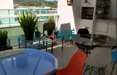 Ampla cobertura com terraço, vista parcial para o mar