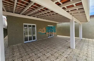 Casa com uma excelente localização para moradia e fins comercial no centro de ubatuba sp