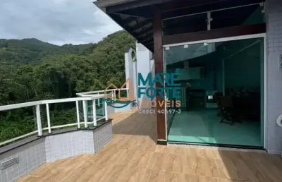 Linda cobertura com vista mata. apenas 300 metros da praia grande