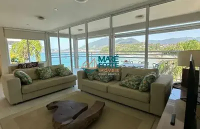 Mansão com 17 suítes com acesso para a praia e uma vista explêndida para o mar!