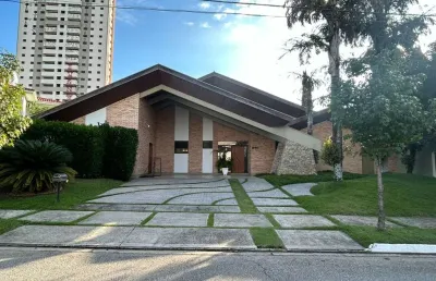 Linda casa em condominio bem localizado e tranquilo em taubaté!