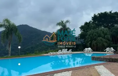 Amplo apartamento com vista para o mar na praia das toninhas