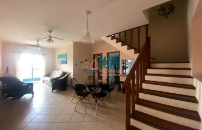 Espaçosa cobertura duplex com 3 dormitórios a cerca de 220 metros da praia!